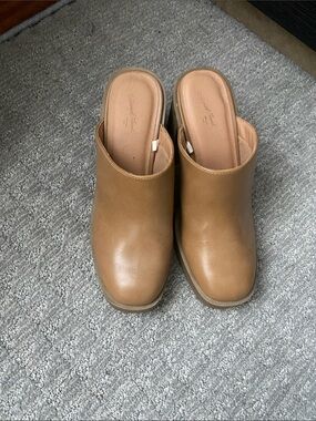 Universal Thread Tan Leather Mule Clogs